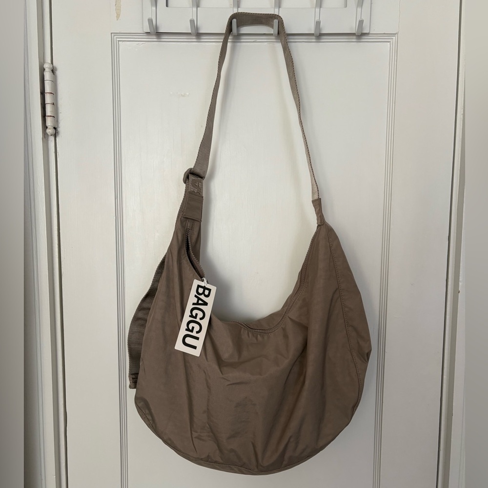 NWT BAGGU Large Nylon Crescent Bag in Dove
